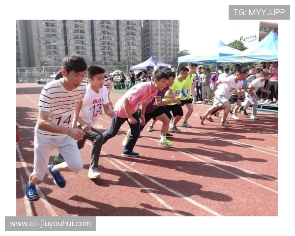 李小萌积极参与校园足球活动展现团队精神与运动风采 李小萌积极参与校园足球活动展现团队精神与运动风采